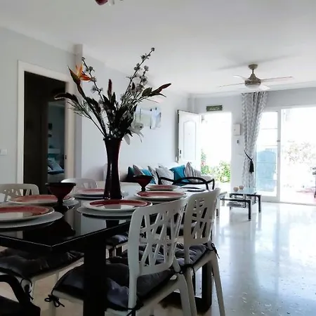 Gran Apartamento Con Jardin En Playa شقة *